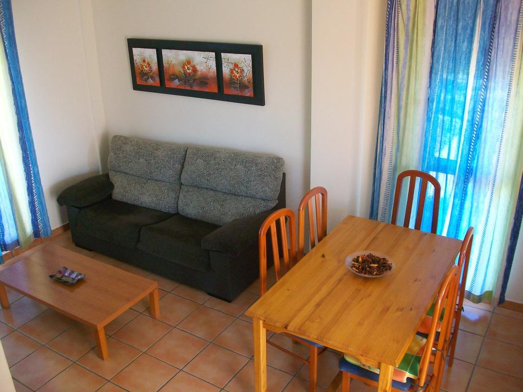 Apartamentos Par Tres - Oliva Nova Buitenkant foto
